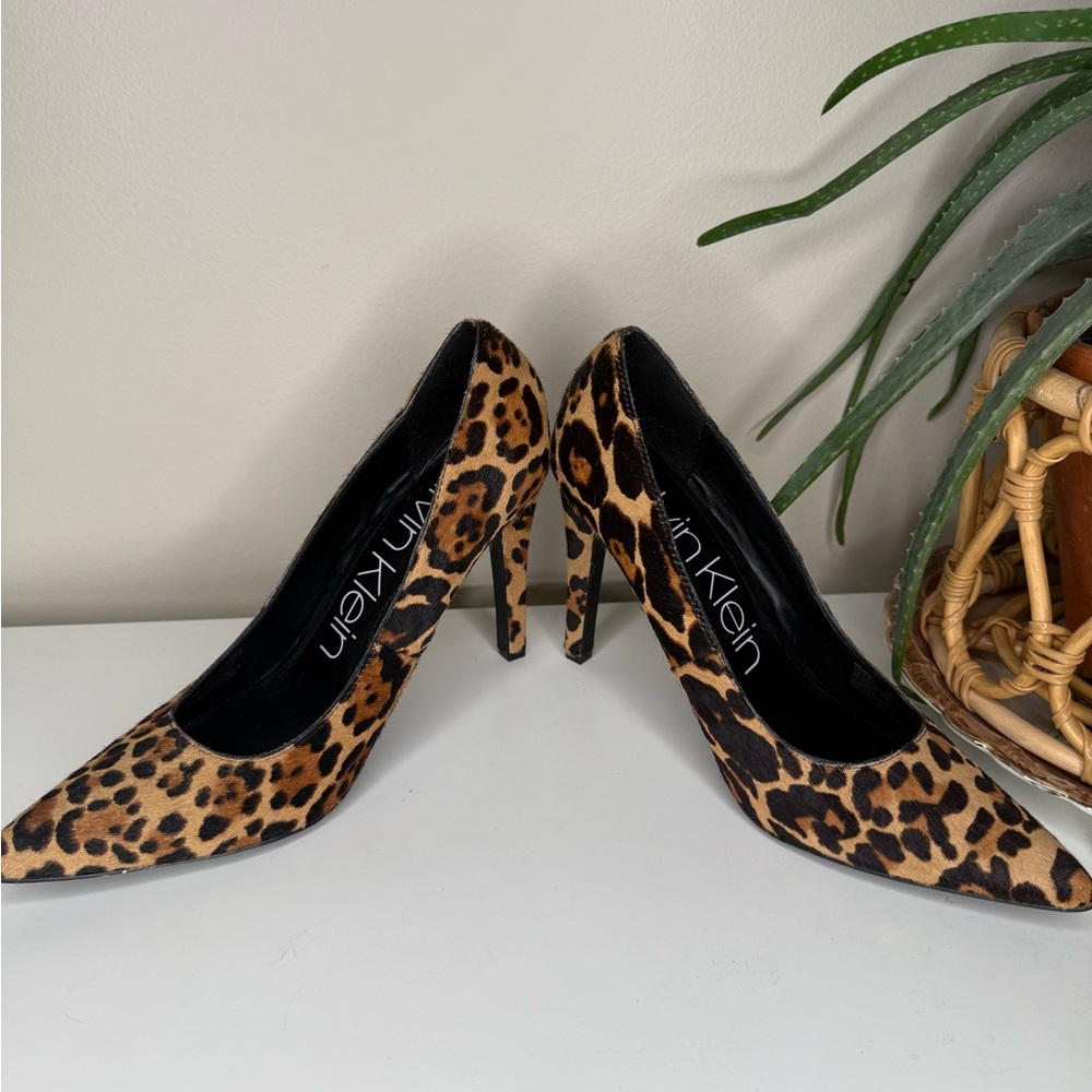 Calvin Klein Leopard Print Calf Hair Pumps Size 10 Pointed Toe Heels - Picture 3 of 12
